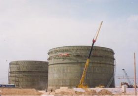 Lắp dựng bồn chứa 10.000m3 cho Nhà máy điện Phú Mỹ